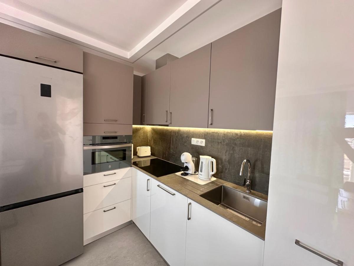 Sunset & Heated Pool Apartment *