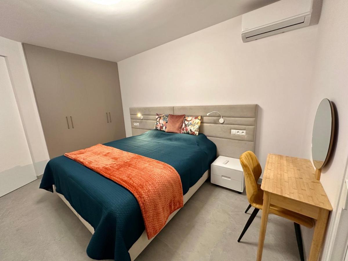 Sunset & Heated Pool Apartment